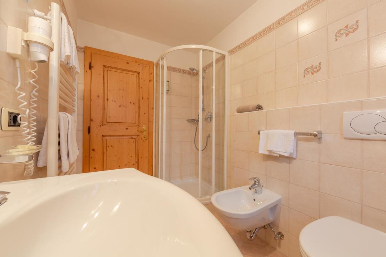 B&B Gruene Laterne - Lanterna Verde Sexten Exterior photo